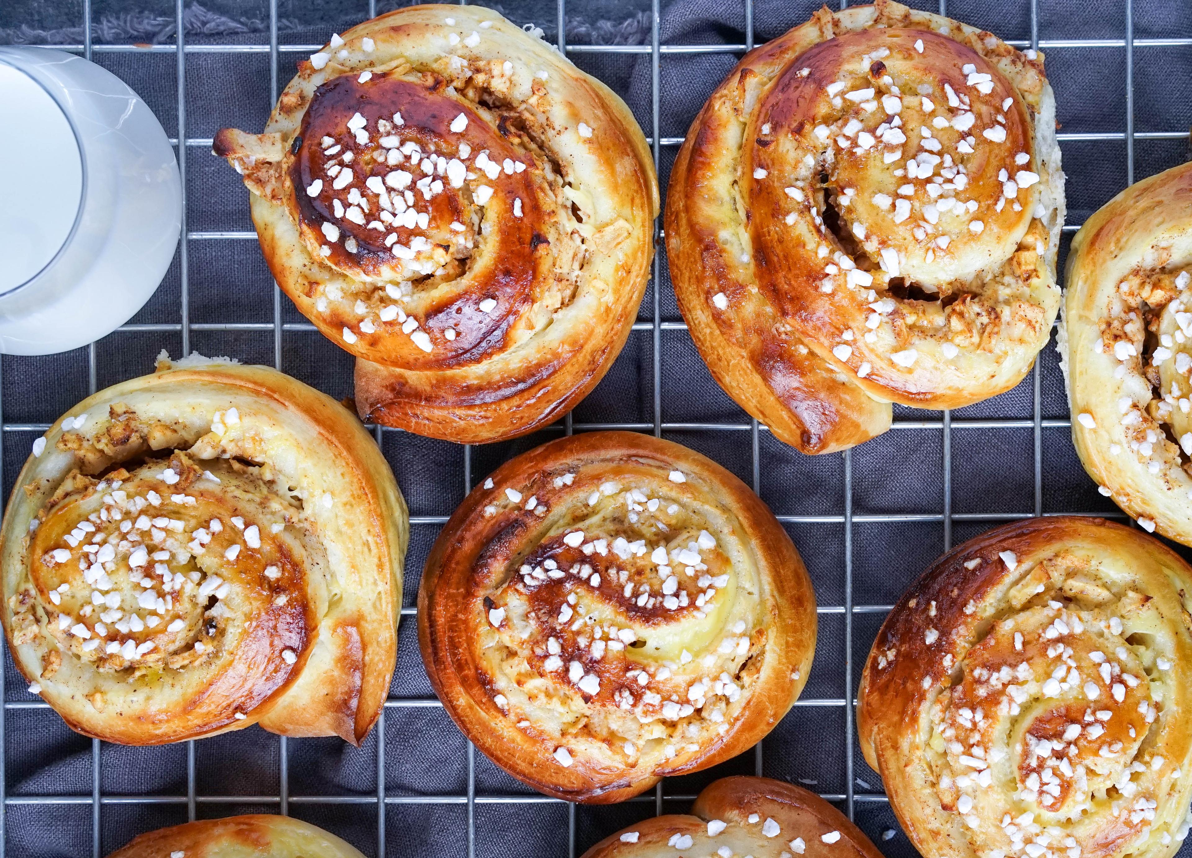 epleboller med vaniiljekrem