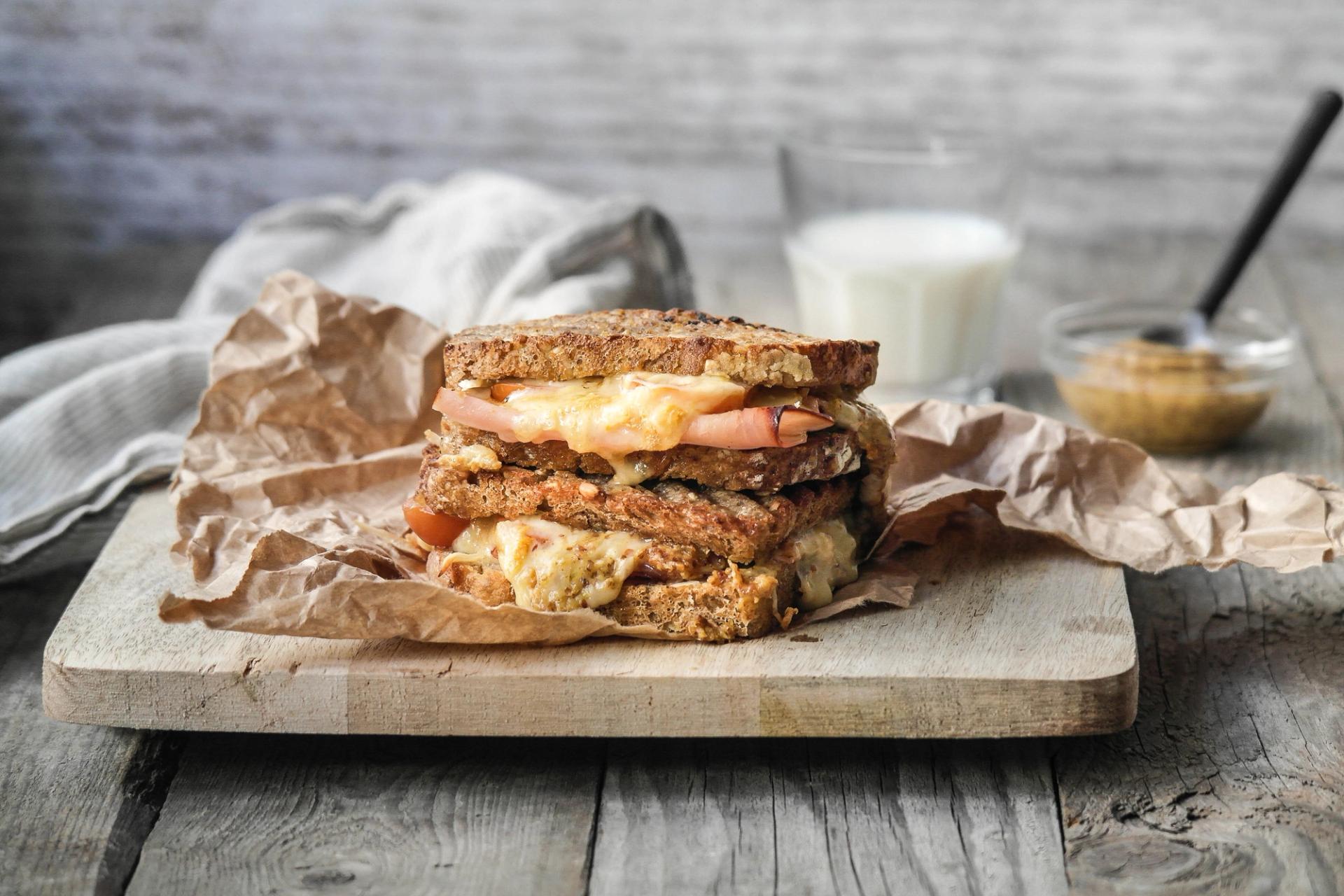 fat med ostesmørbrød