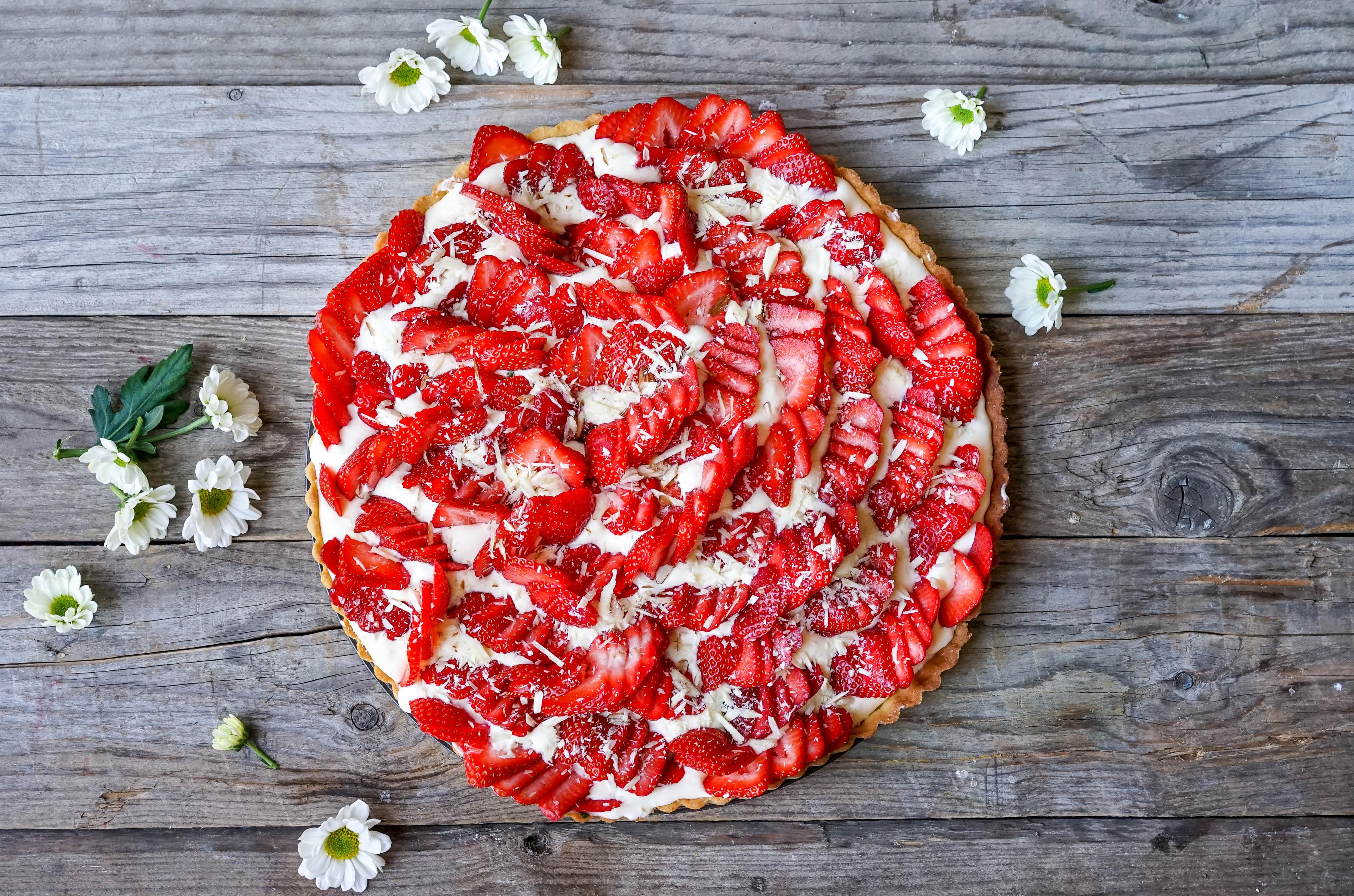 pai med jordbær og vaniljekrem