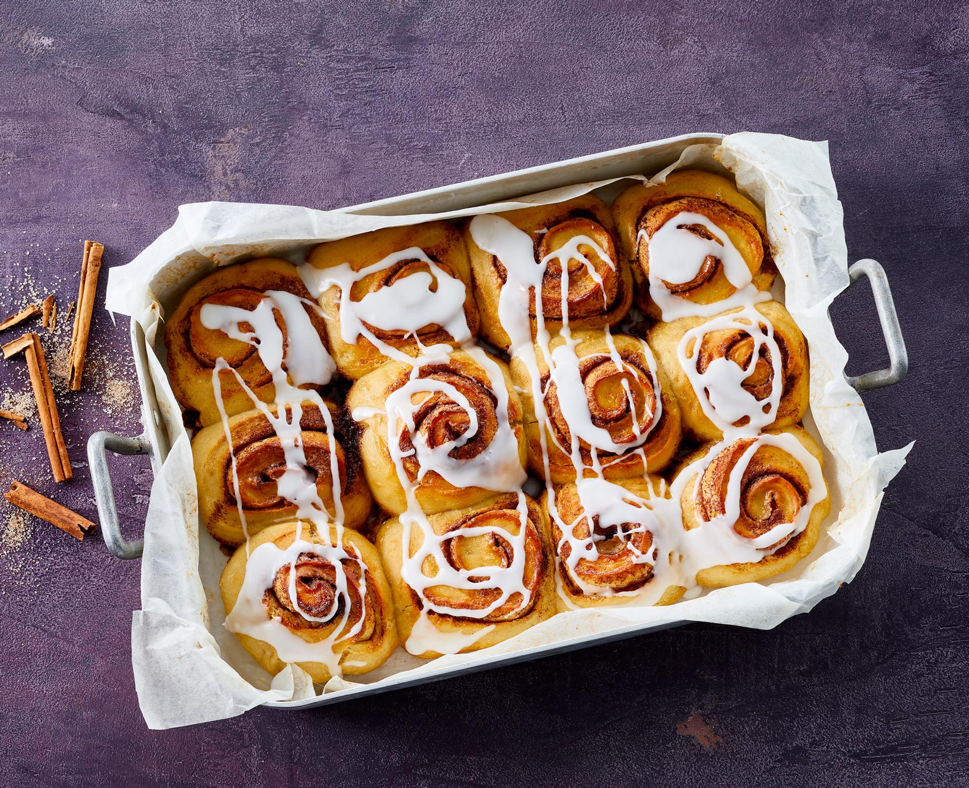 Kanelsnurrer i form med melisglasur