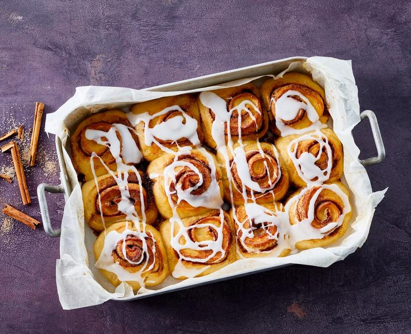 Kanelsnurrer i form med melisglasur