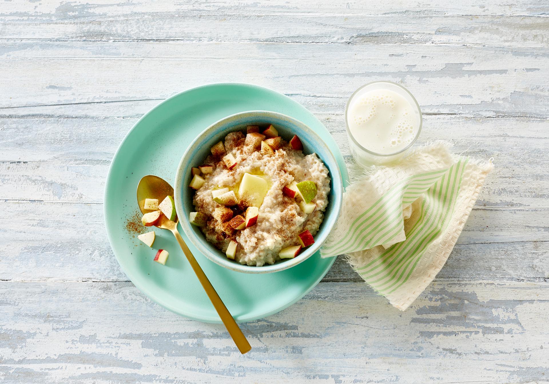 Havregrøt og et glass melk