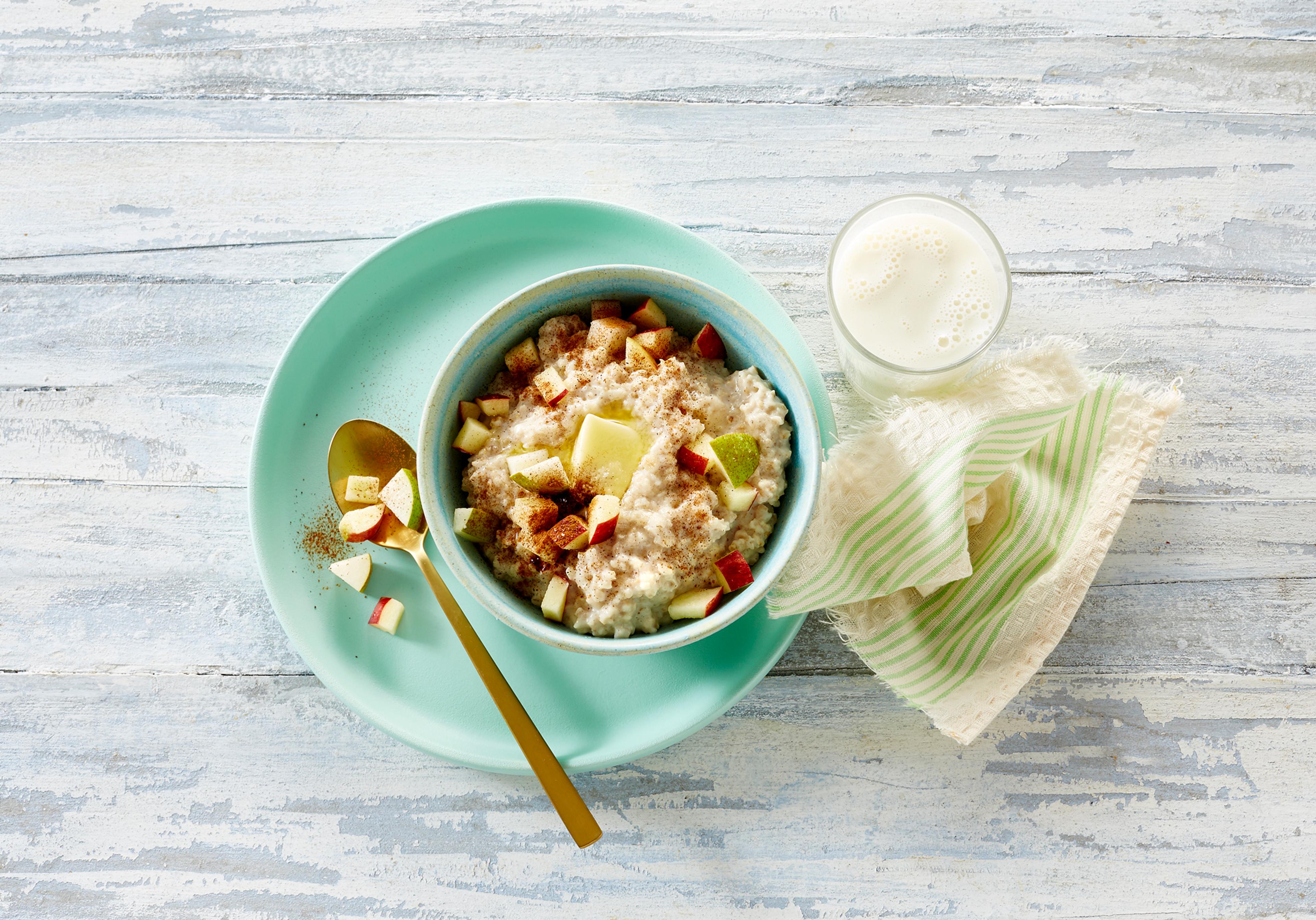 Havregrøt og et glass melk