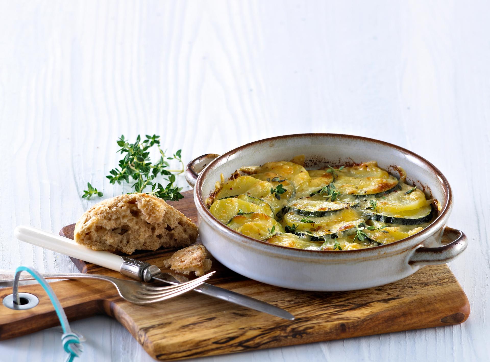 Poteter og squash med ost og urter