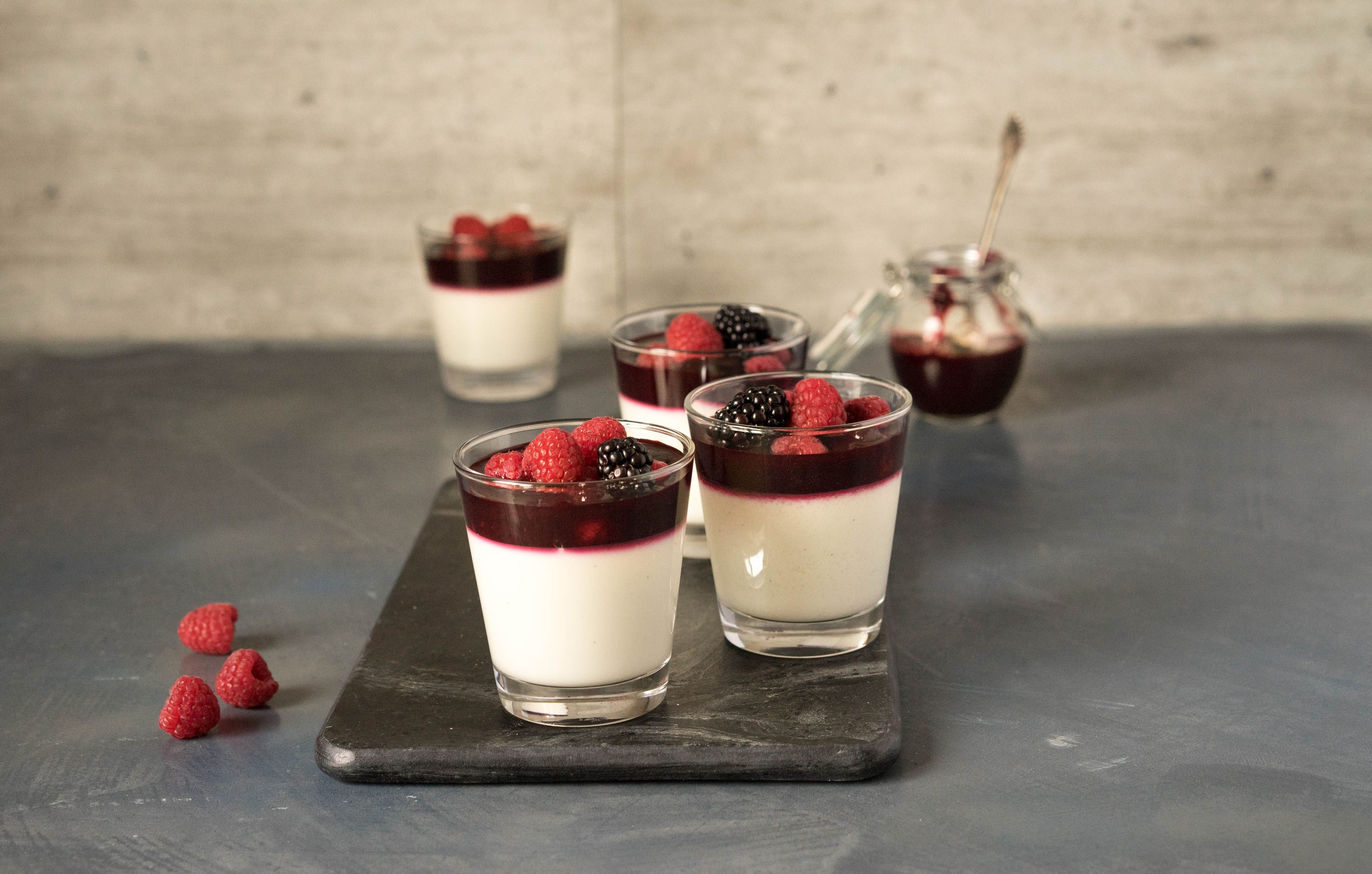 panna cotta med bærsaus