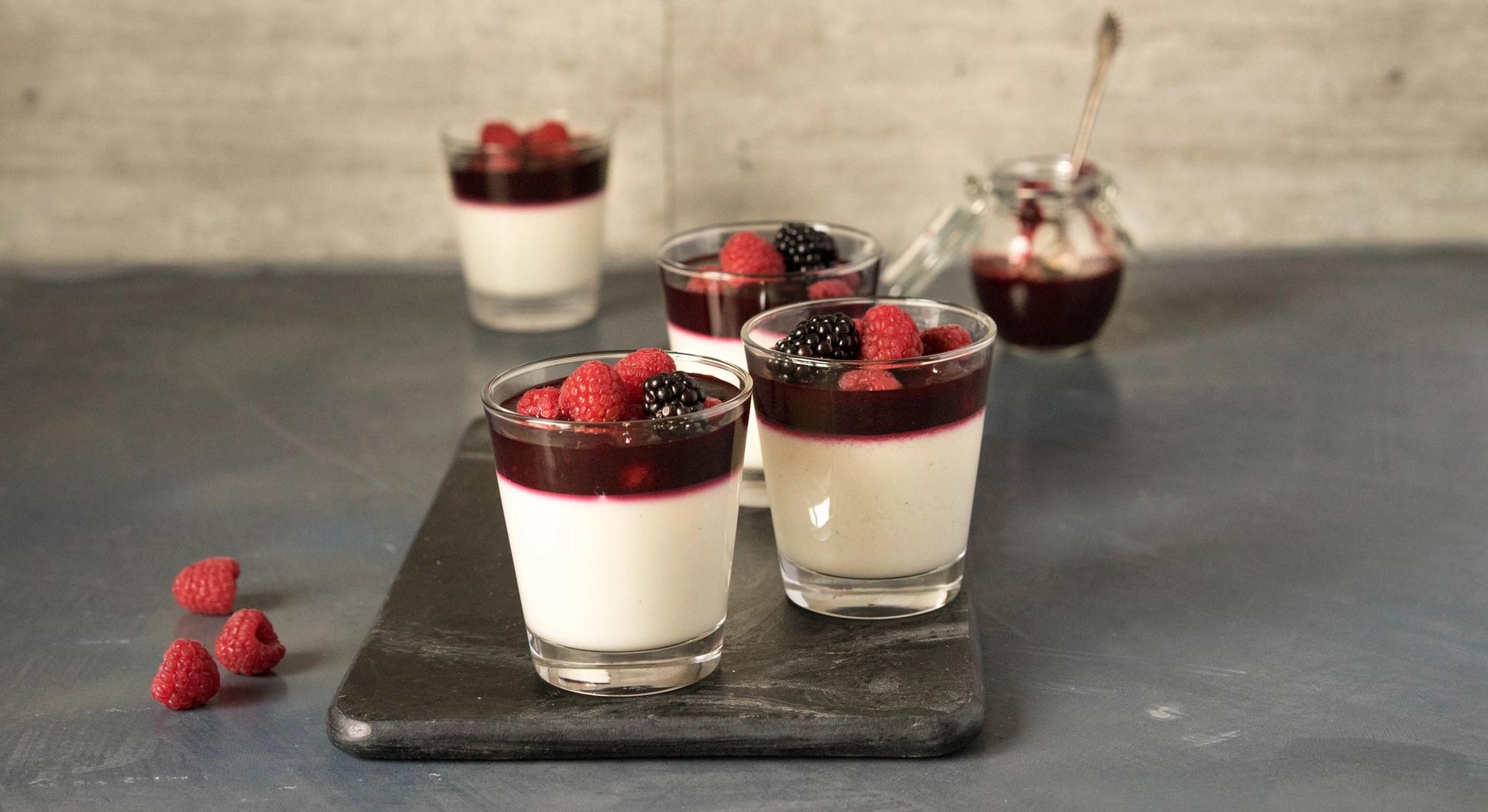 panna cotta med bærsaus