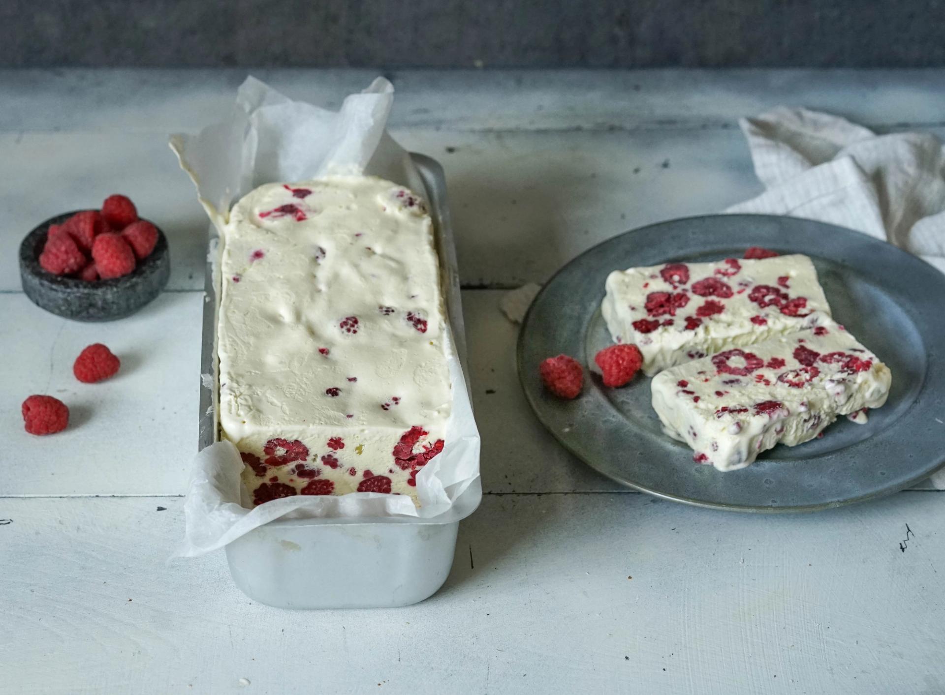 Semifreddo med bringebær