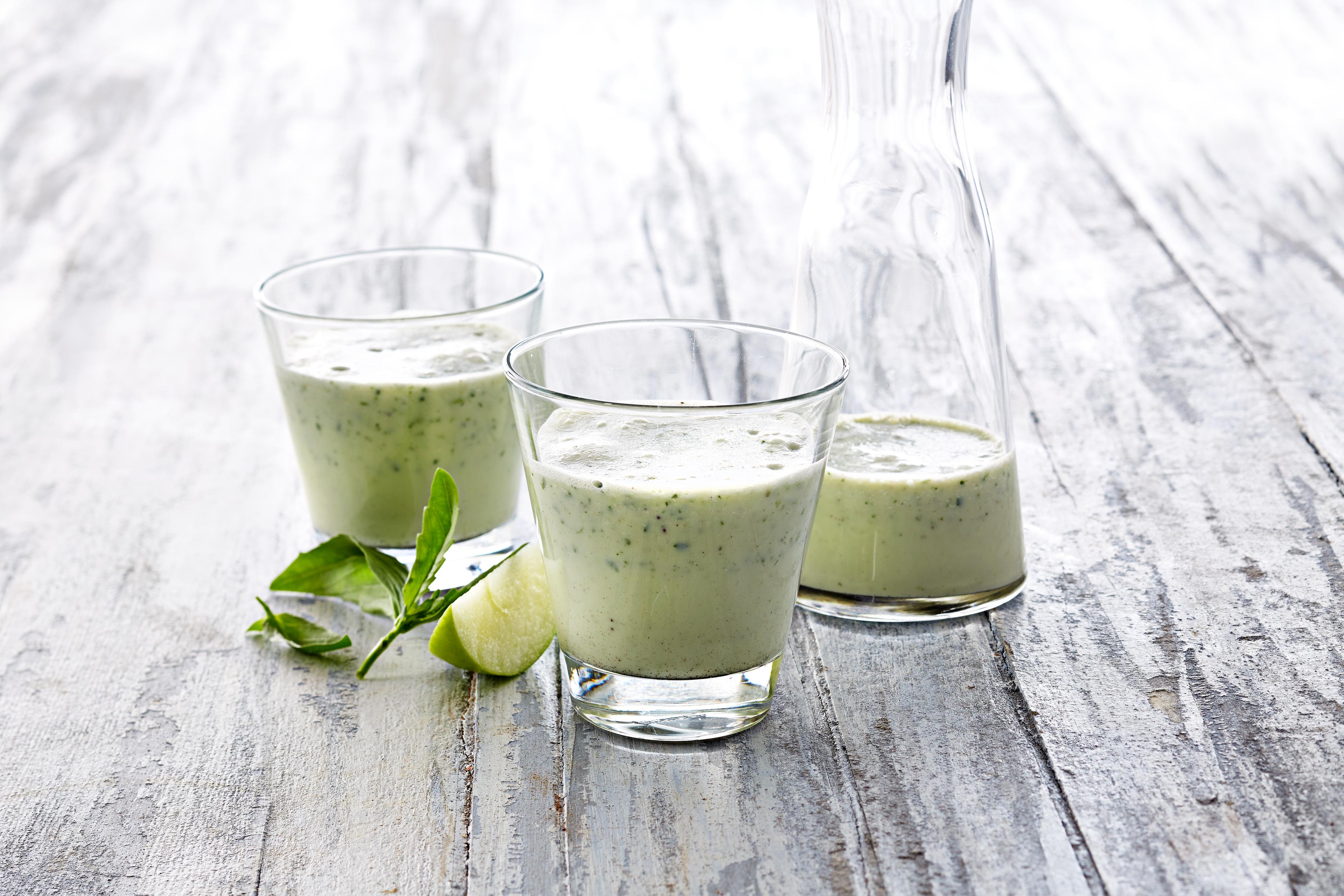 Milkshake med basilikum og eple.
