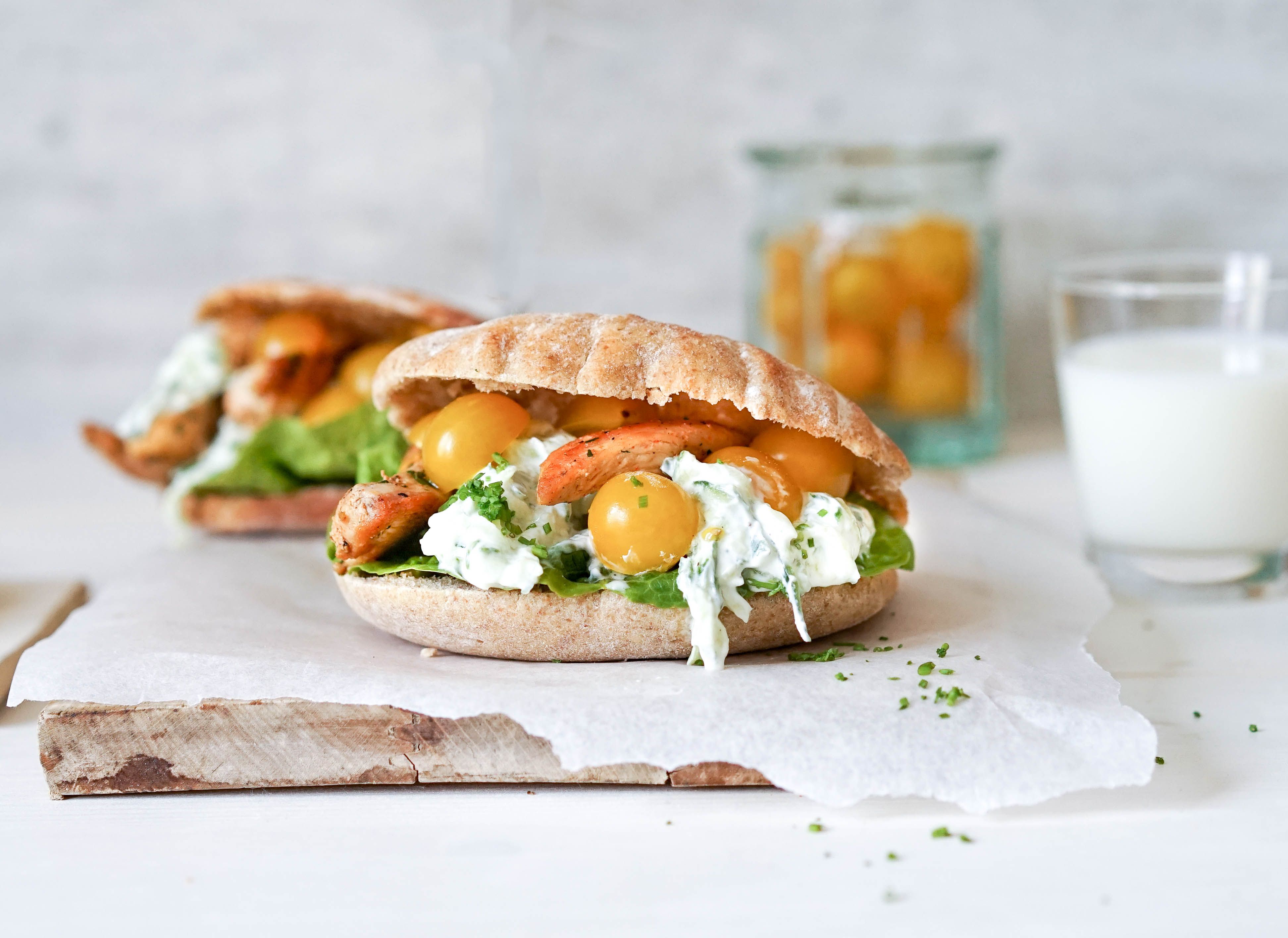pitabrød med kylling og tzatziki