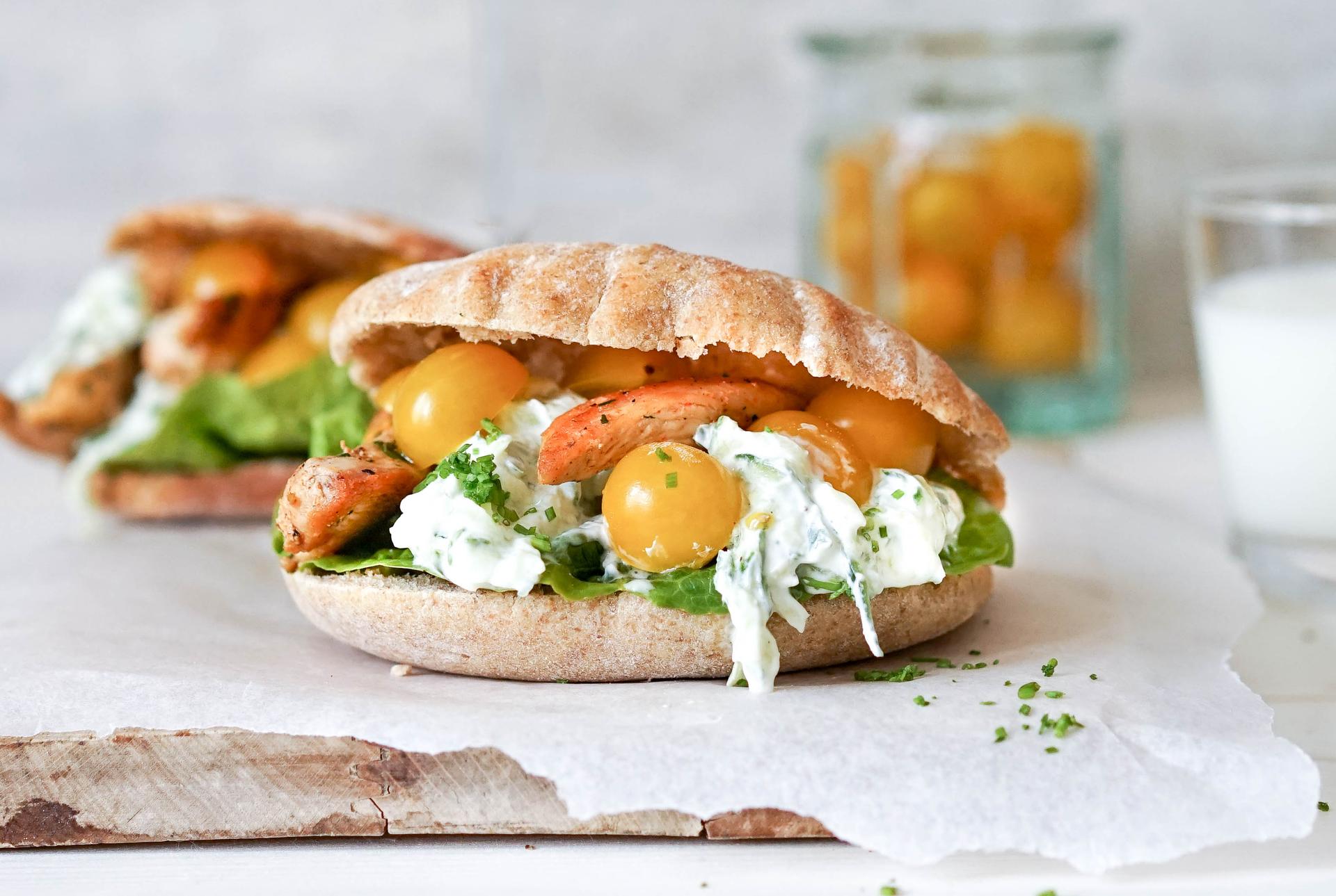 pitabrød med kylling og tzatziki