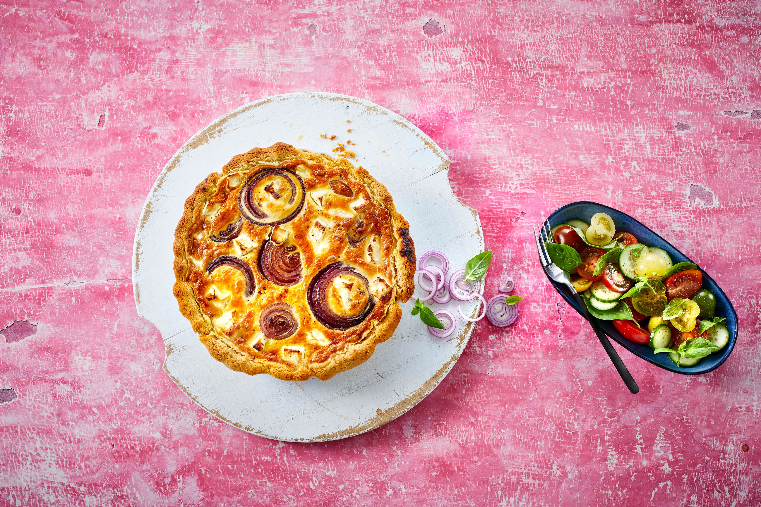 Rødløkspai med fetaost 