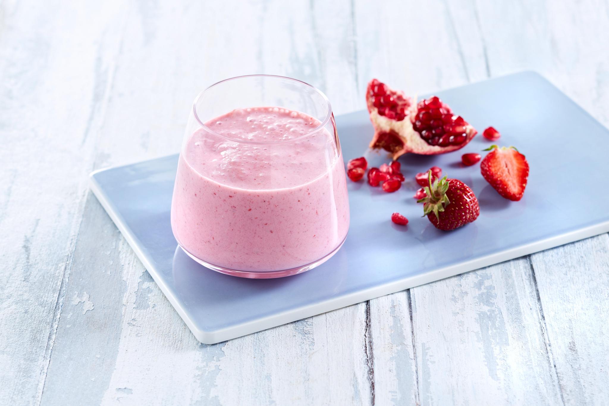 Jordbærsmoothie med kvarg og syrnet melk.