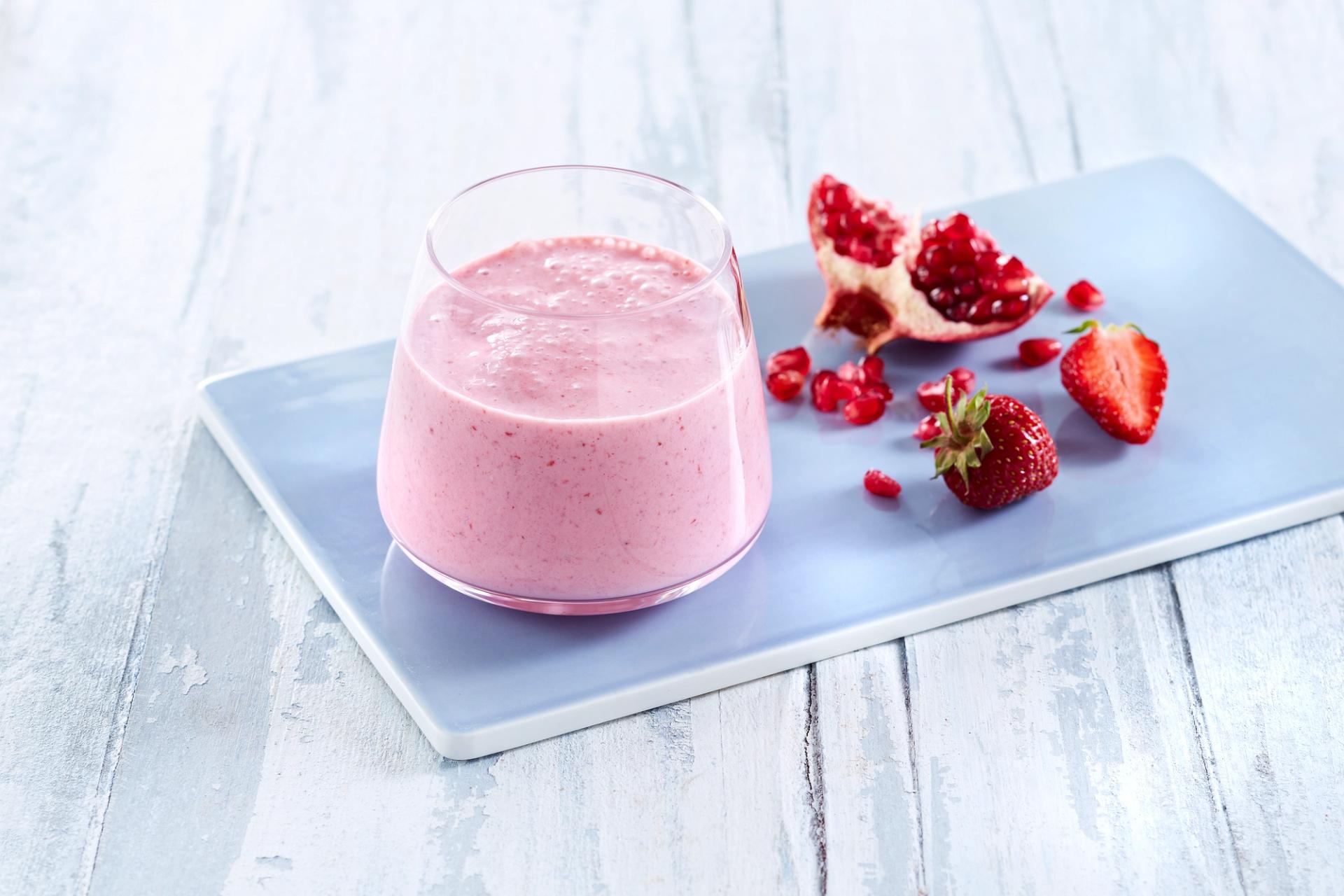 Jordbærsmoothie med kvarg og syrnet melk.