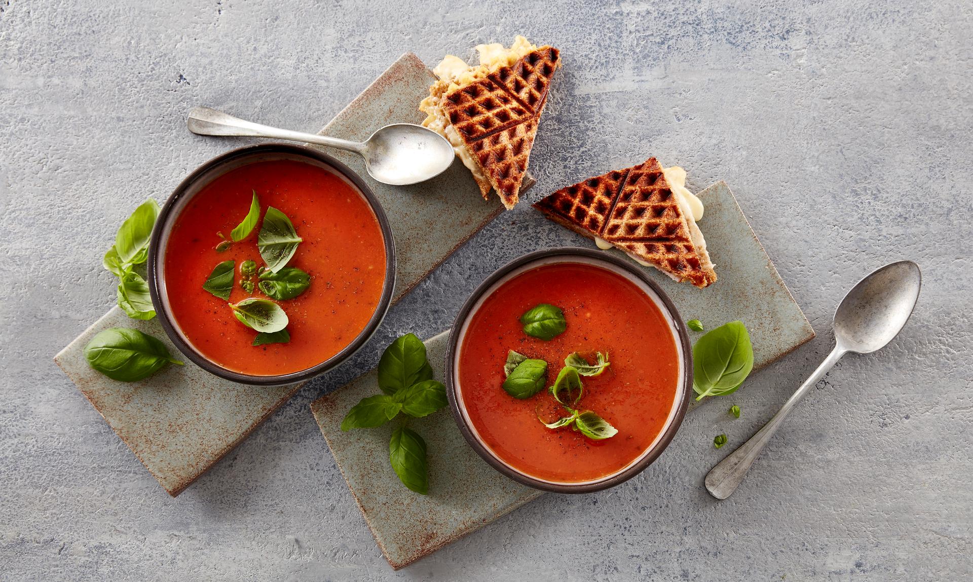 tomatsuppe med basilikum