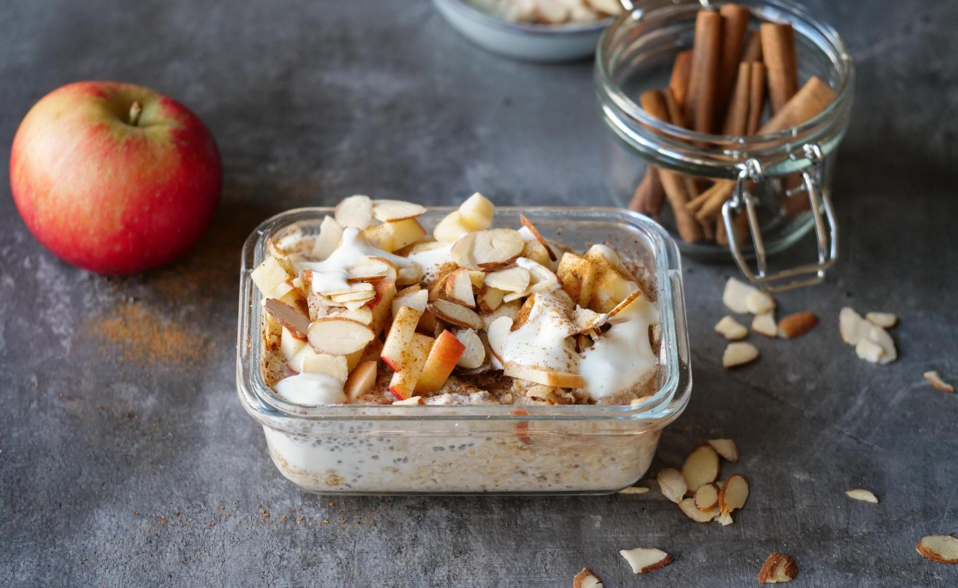 Kjøleskapsgrøt med smak av eplekake