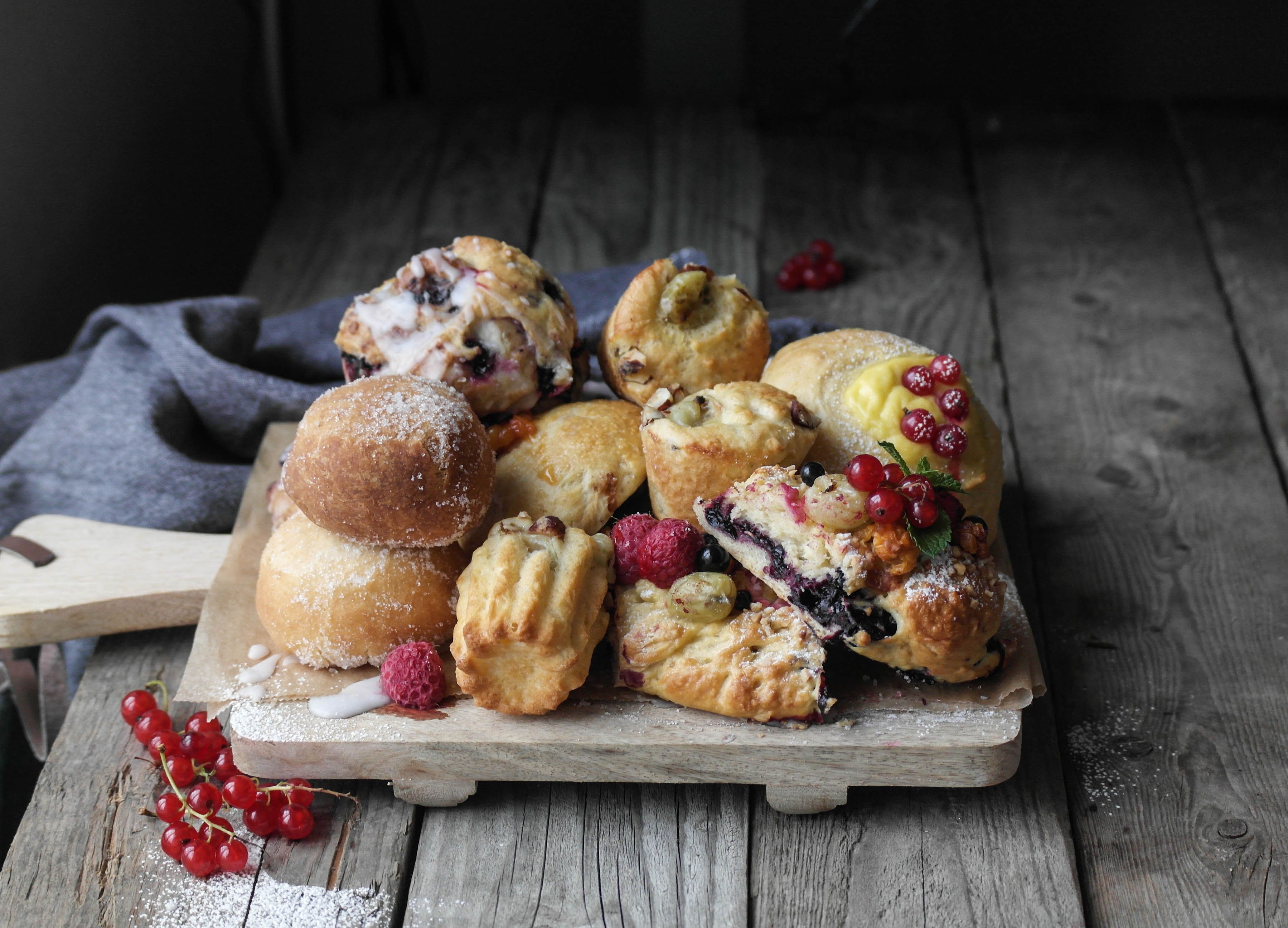 Fat med 5 ulike bollevarianter