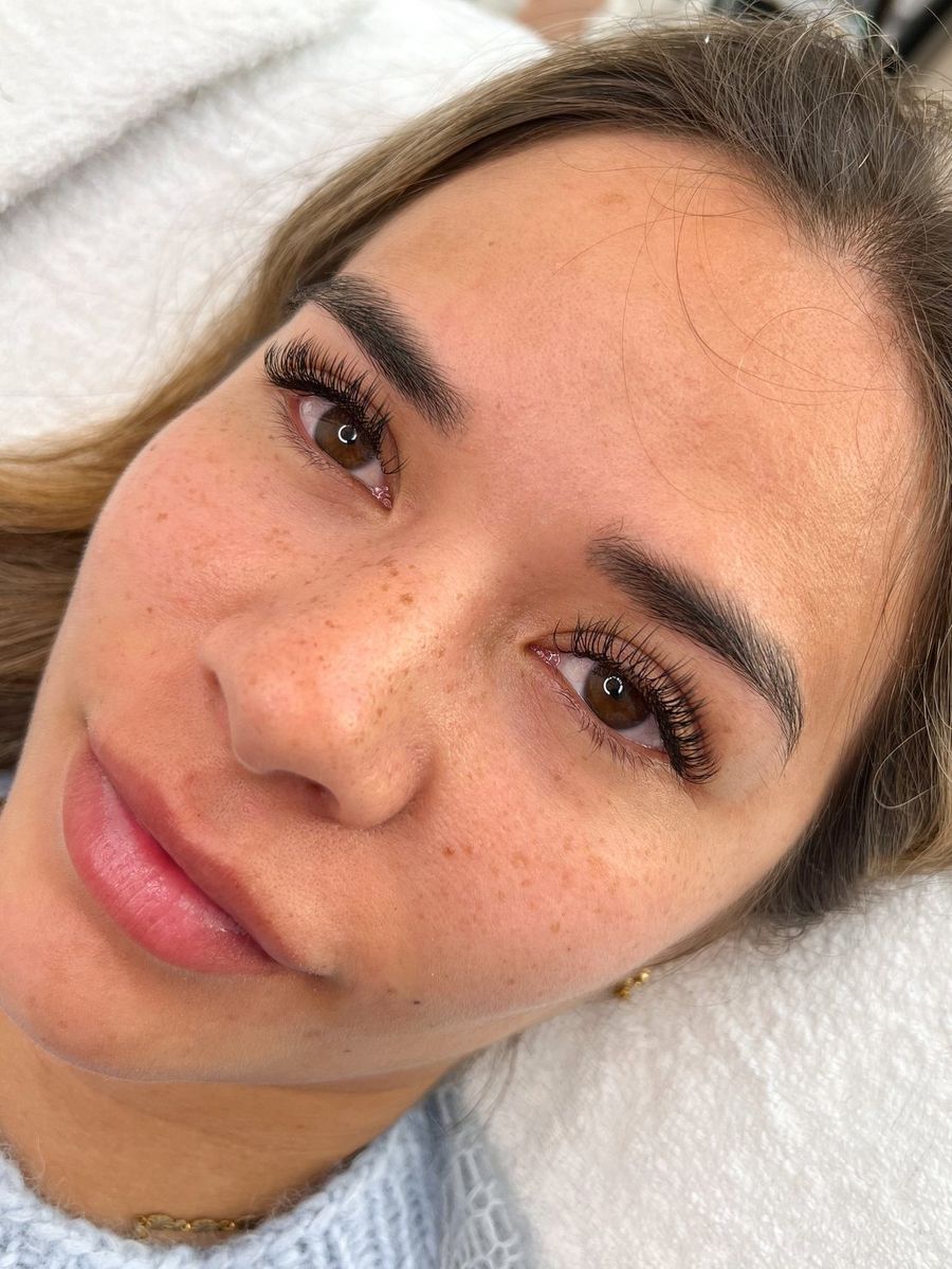 Flat lashes hos Klinik Luné