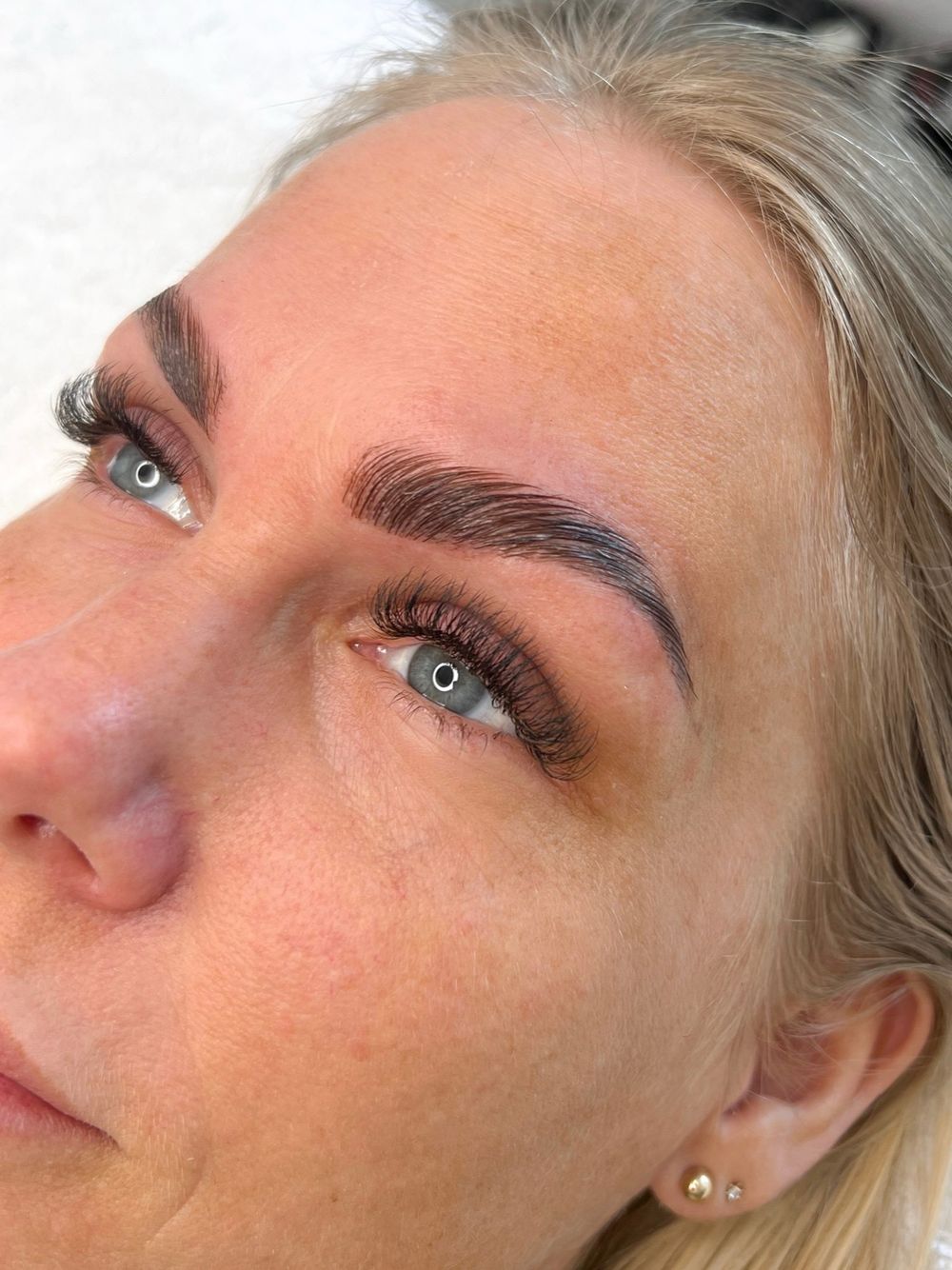 Brow lamination hos Klinik Luné