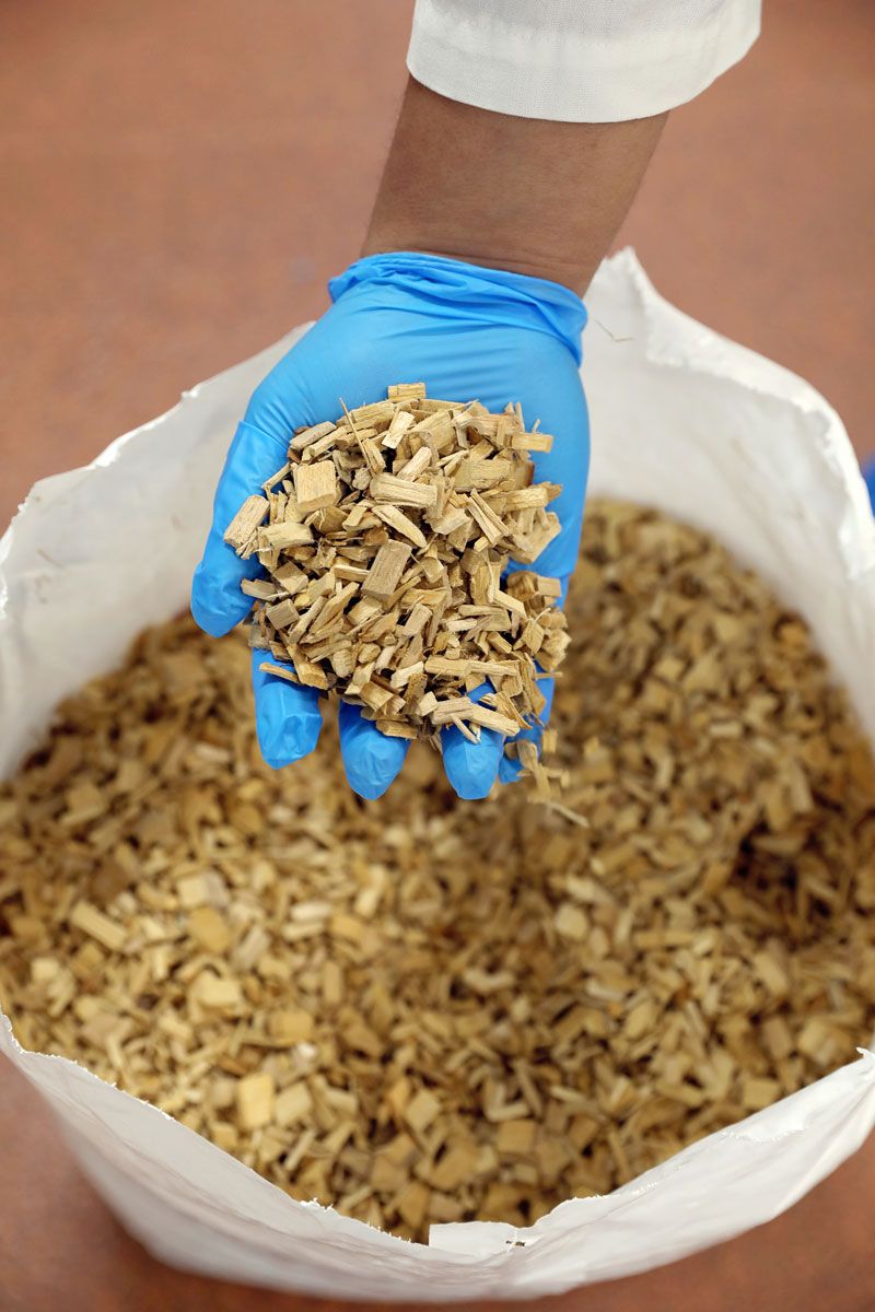 Hardwood options for smoking include Cherry, Pecan, Hickory, Oak, Mesquite, Apple and Post Oak.