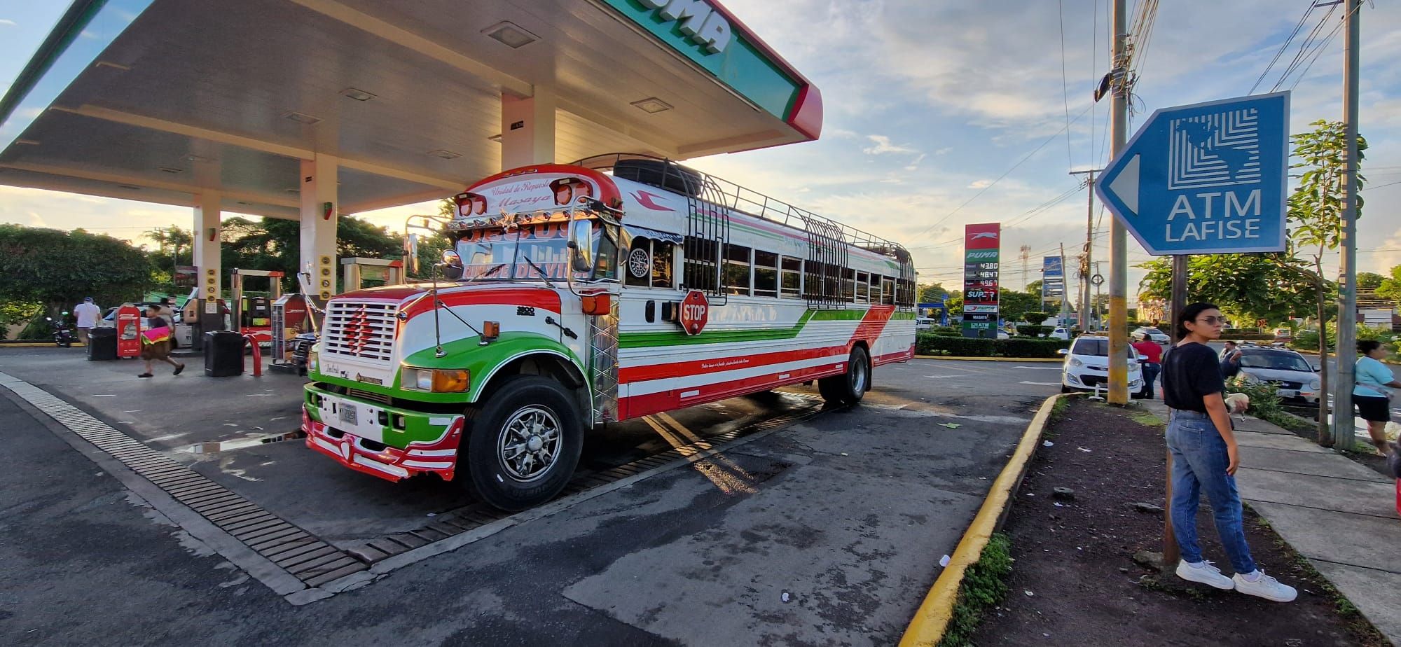 How to get from Leon to Granada Nicaragua by bus and shuttle