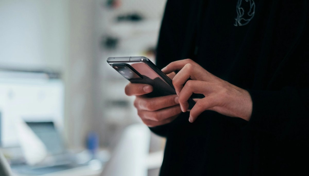 Person with the smartphone 