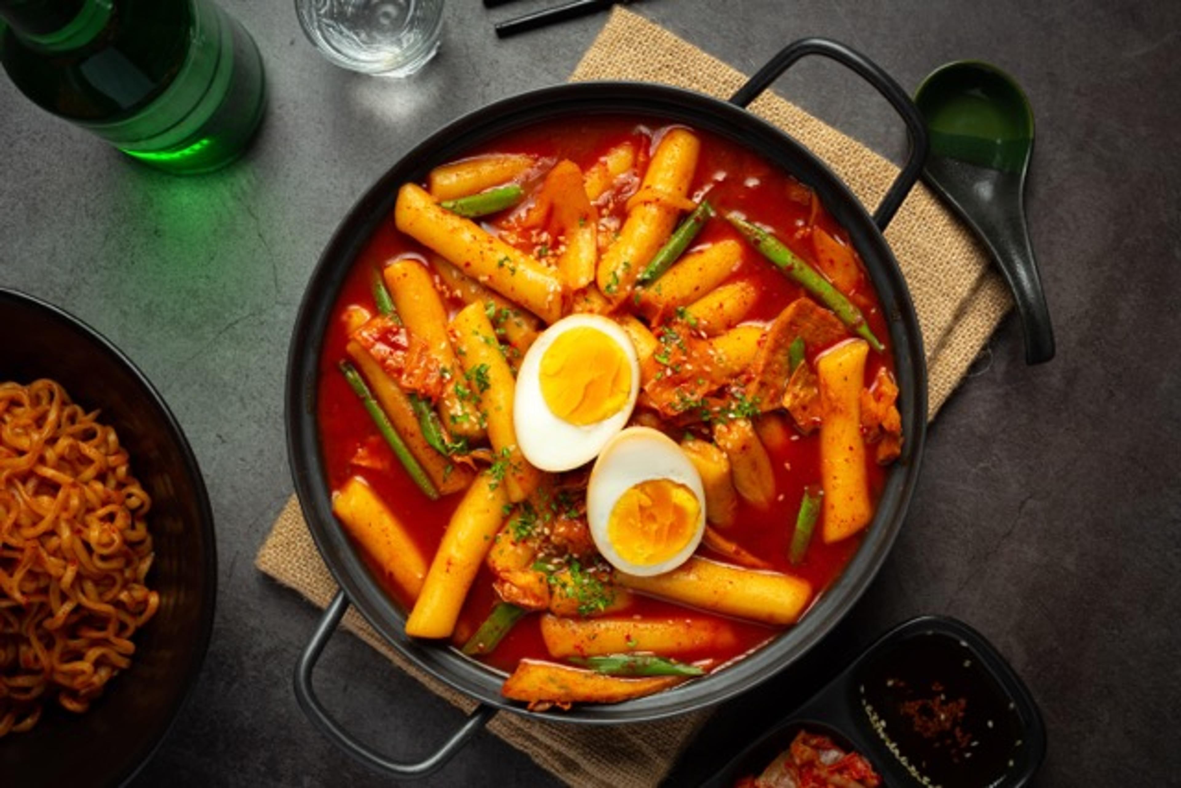 Tteokbokki Recipe (Korean Sweet & Spicy Rice Cakes)