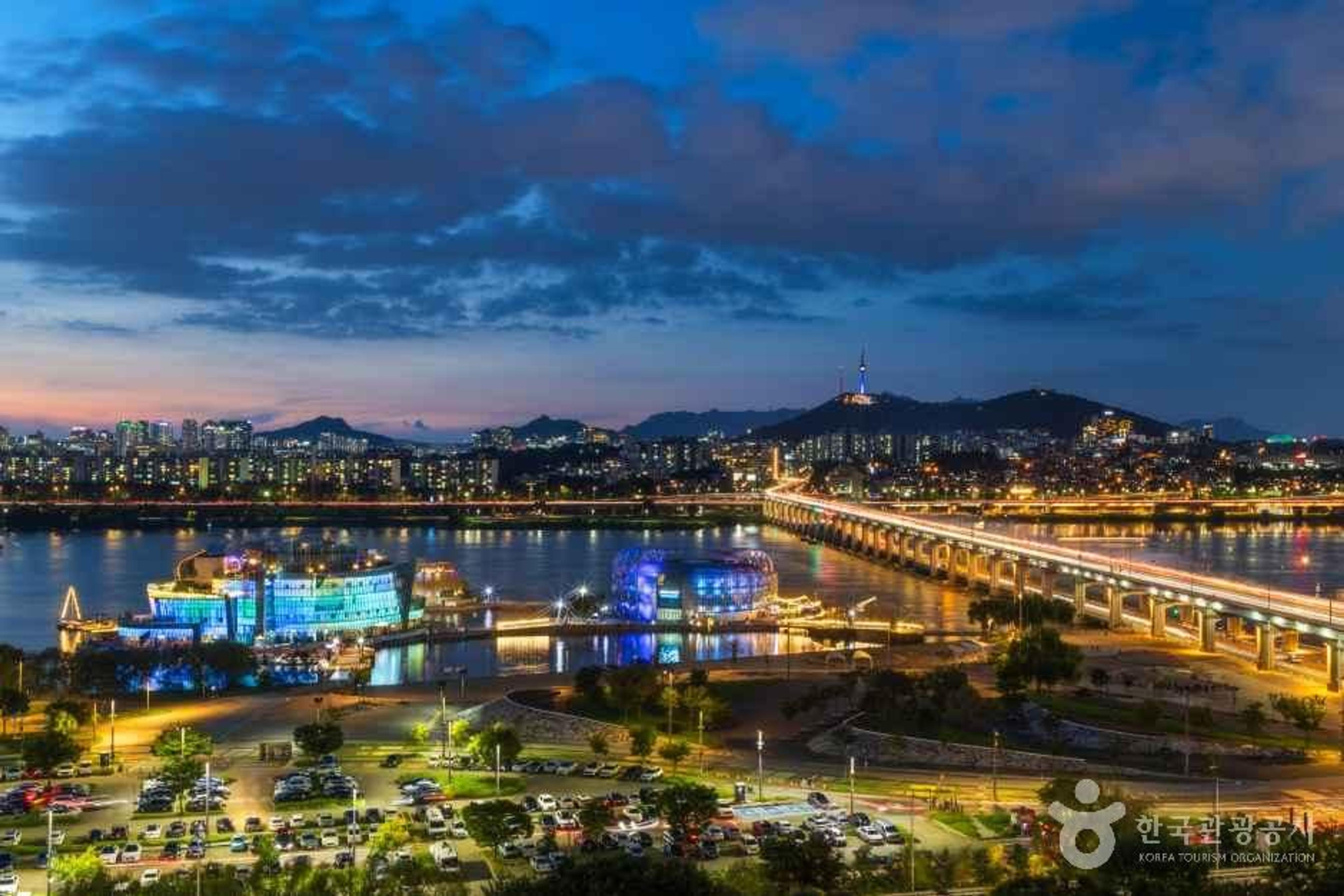 Summer Date Ideas: Four Seoul Night Spots Compared on Price, Crowds, and Closing Time
