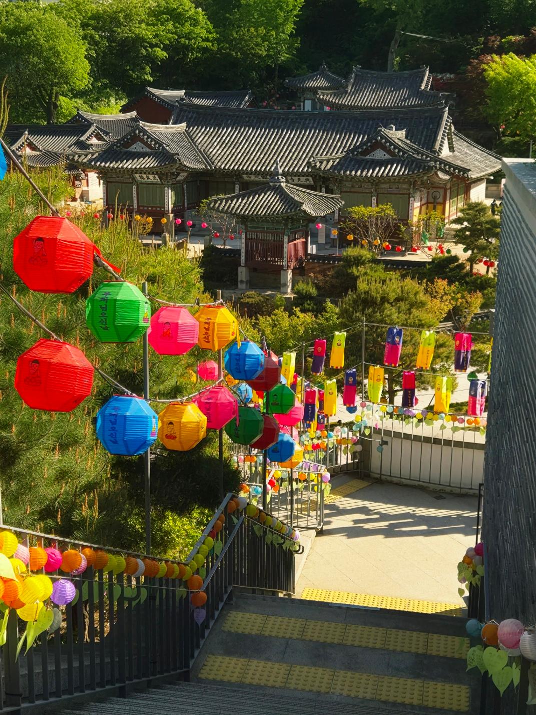 thousands of handmade lantern