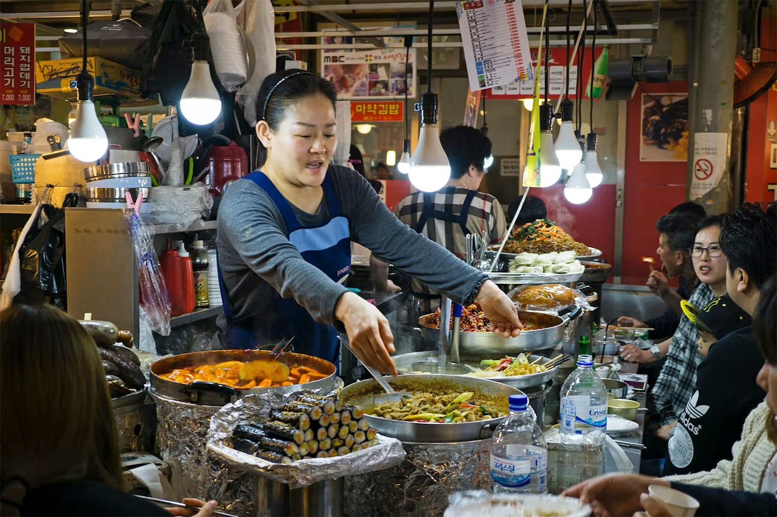 Seoul After Dark: How the City Completely Reinvents Itself at Night