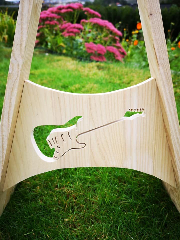 Guitar stand