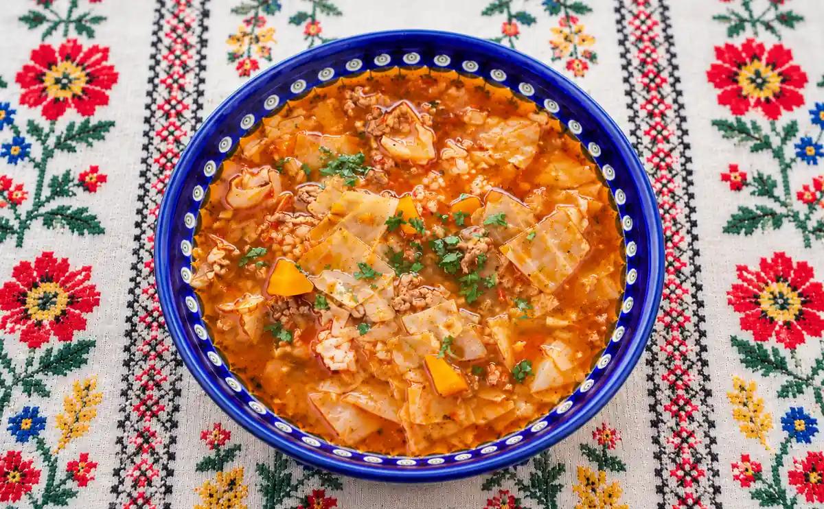 zupa pomidorowo-kapuściana z mięsem