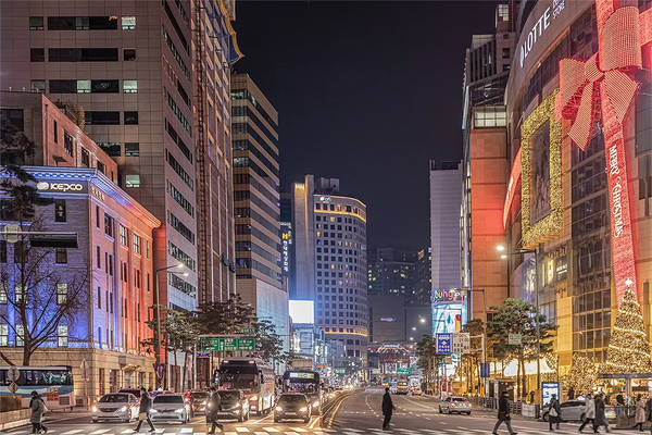 The Battle for Myeongdong: Shinsegae and Lotte Square Off in a War of Experiences