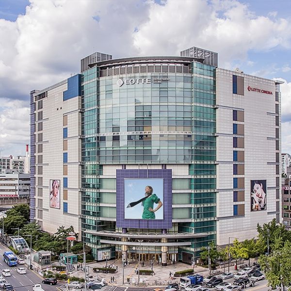 Foreign Wallets Open Wide: South Korea's Department Stores Defy the Domestic Slump