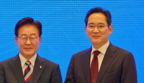 Samsung's 2,000 Trillion-Won Gamble: Can It Reclaim Its Tech Crown?