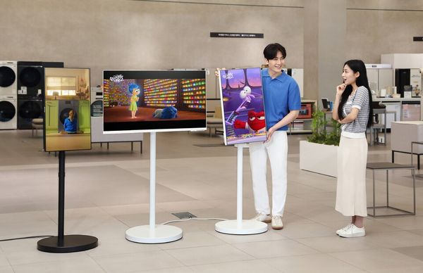 Samsung's MovingStyle: The Screen That Follows You Around the House