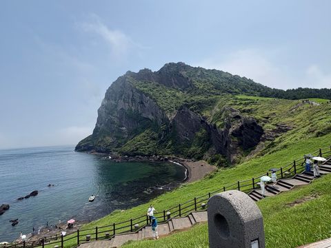[로케이션] 성산일출봉: 화산이 만든 첫 여행지, 유네스코가 인정한 자연 유산