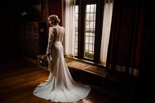 A Moody, Romantic Styled Shoot at Beverly Mansion Best Wedding Florist Ohio
