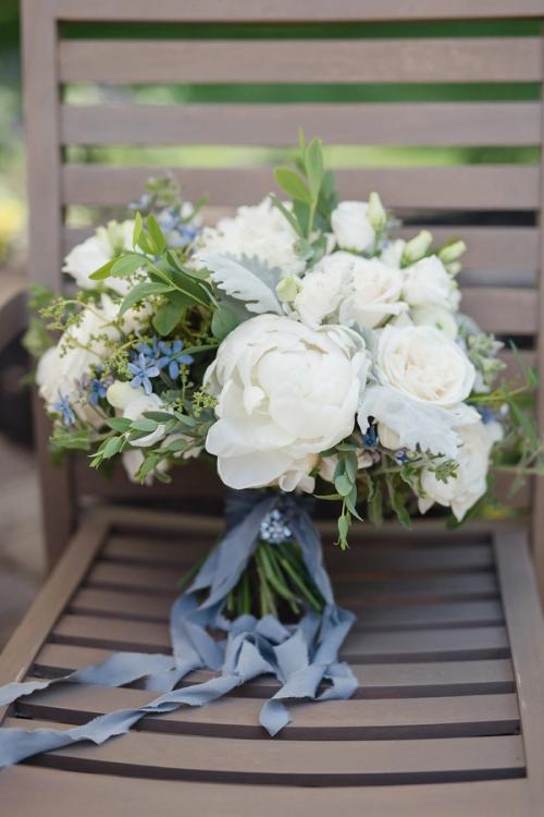 Bonnie and Joey's Clean Whites with a Touch of Something Blue at the Columbus Museum of Art Best Wedding Florist Ohio