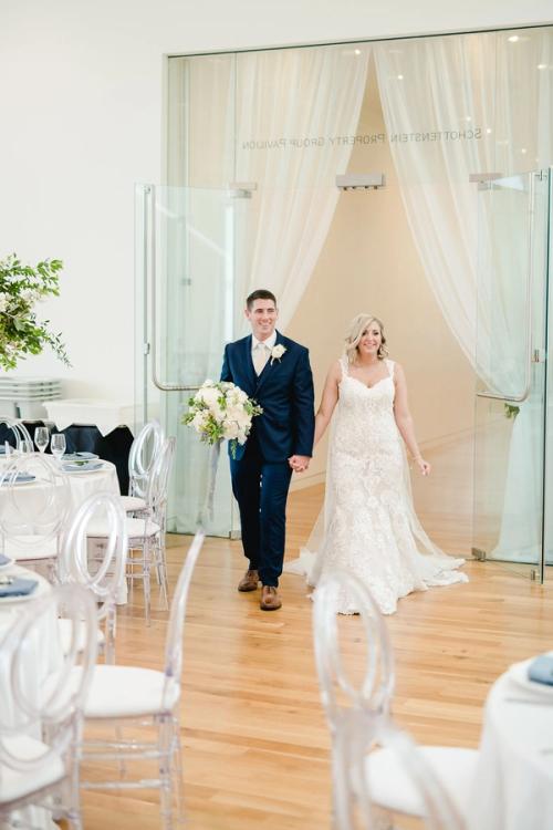 Bonnie and Joey's Clean Whites with a Touch of Something Blue at the Columbus Museum of Art Best Wedding Florist Ohio