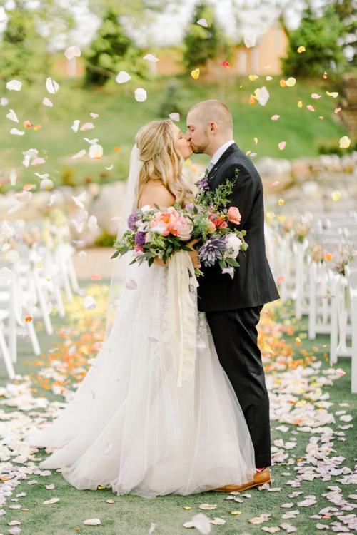 Lush, Spring Blooms at Swan Lake Best Wedding Florist Ohio