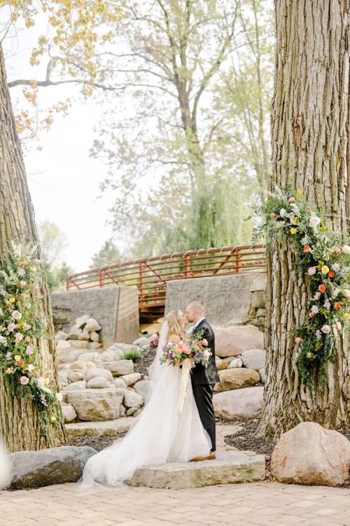 Lush, Spring Blooms at Swan Lake Best Wedding Florist Ohio