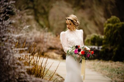 A Moody, Romantic Styled Shoot at Beverly Mansion Best Wedding Florist Ohio
