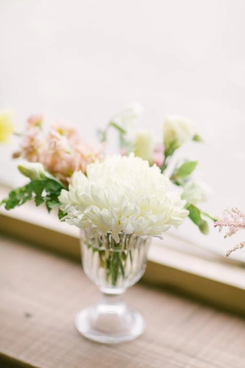 Sunny Pastels at Jorgensen Farms Best Wedding Florist Ohio