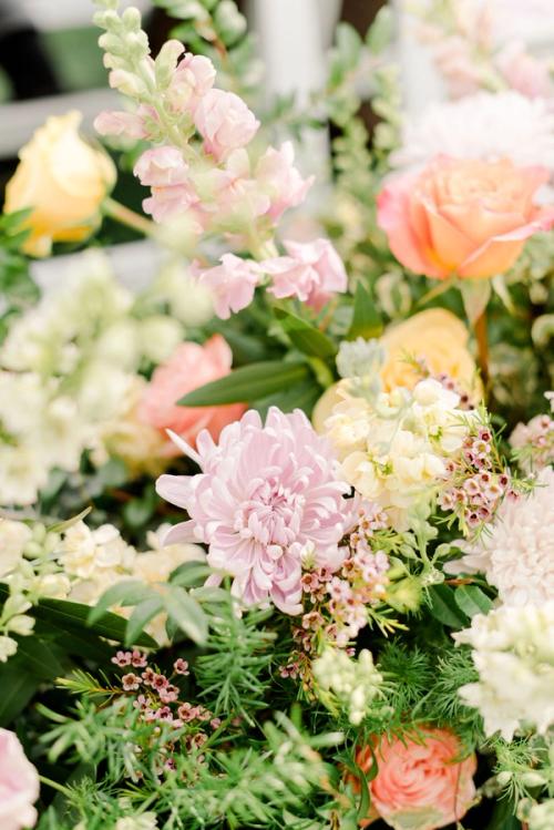 Lush, Spring Blooms at Swan Lake Best Wedding Florist Ohio