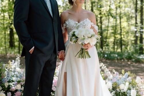Bailey and Tyler's Cool Pastels at Retreat 21 Best Wedding Florist Ohio