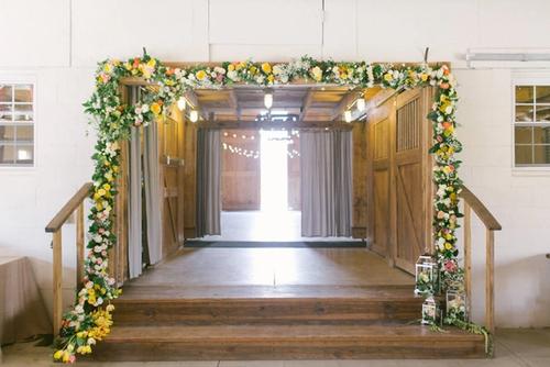 Sunny Pastels at Jorgensen Farms Best Wedding Florist Ohio