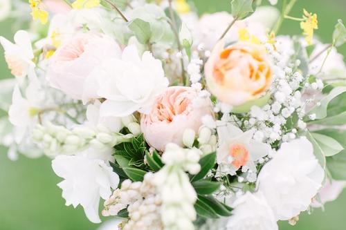Sunny Pastels at Jorgensen Farms Best Wedding Florist Ohio