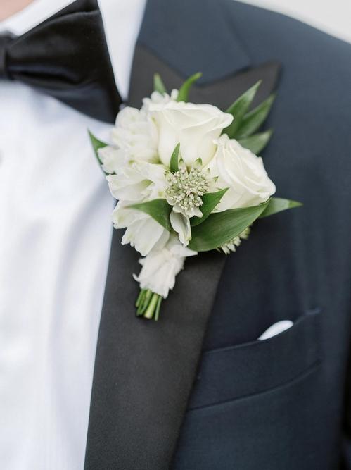 Amongst the Flowers at Magnolia Hill with Meg & Alex Best Wedding Florist Ohio