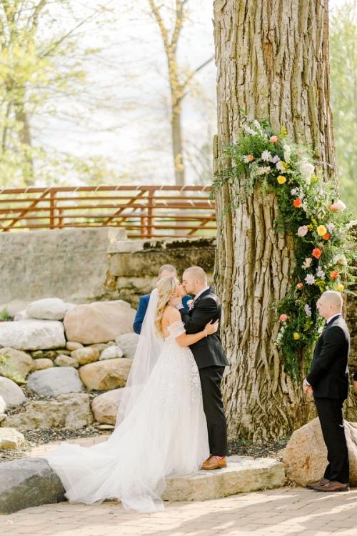 Lush, Spring Blooms at Swan Lake Best Wedding Florist Ohio