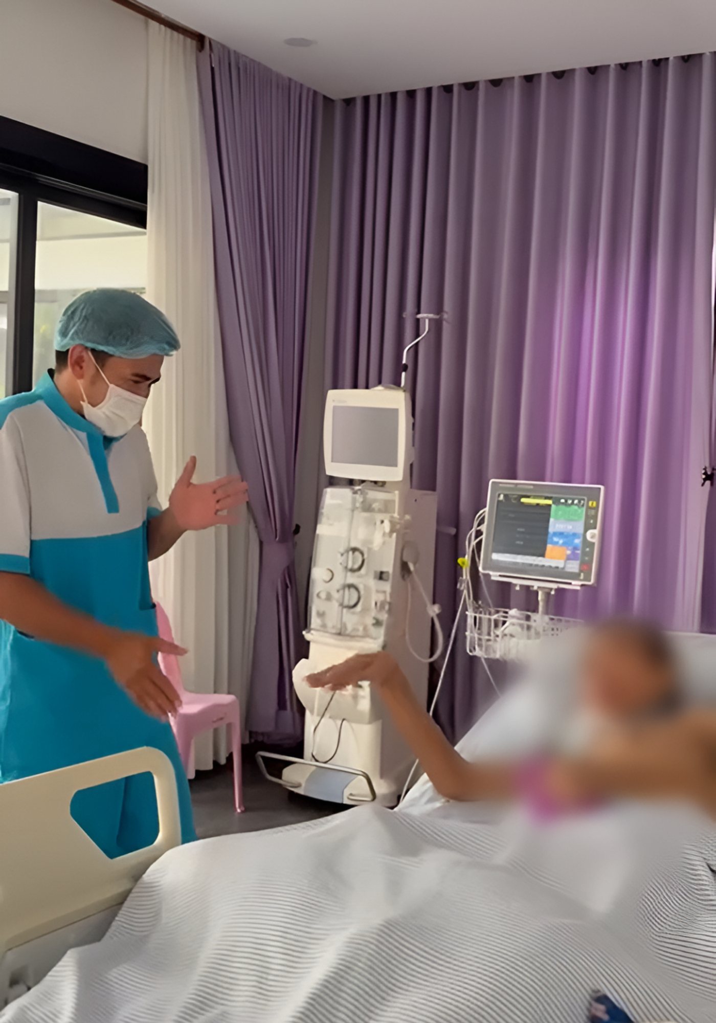 A MUCH ICU nurse encouraging a recovering patient beside her bed during intensive home healthcare.